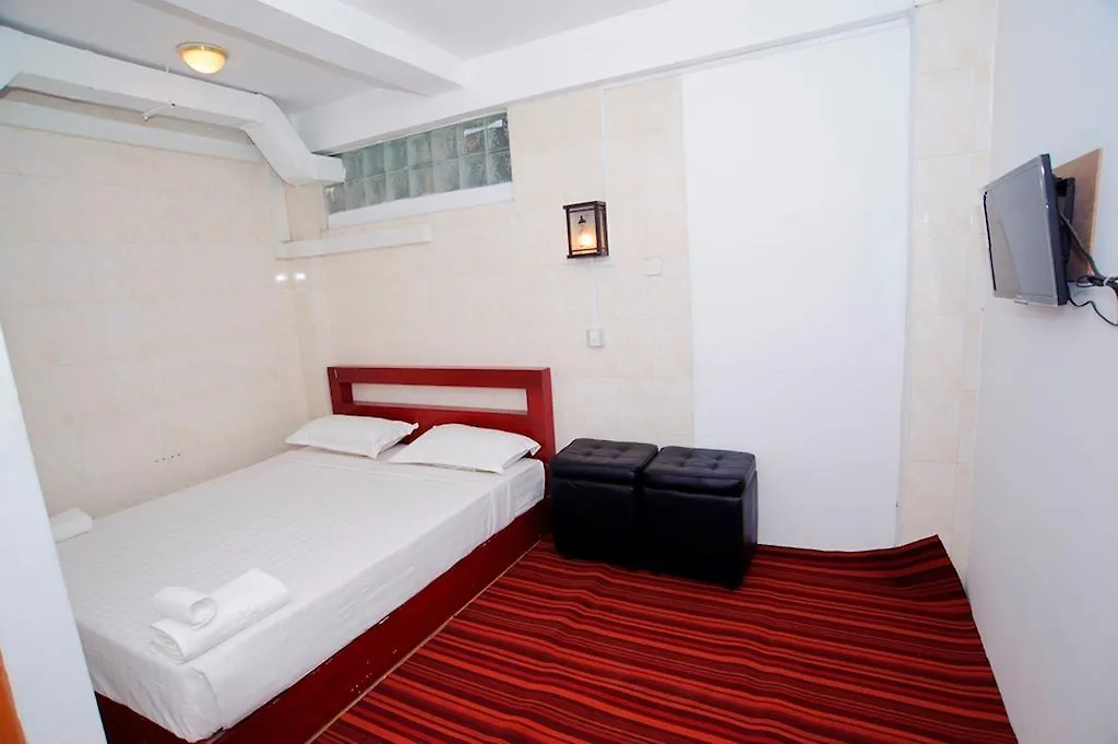 Agga Youth Hotel Rangún