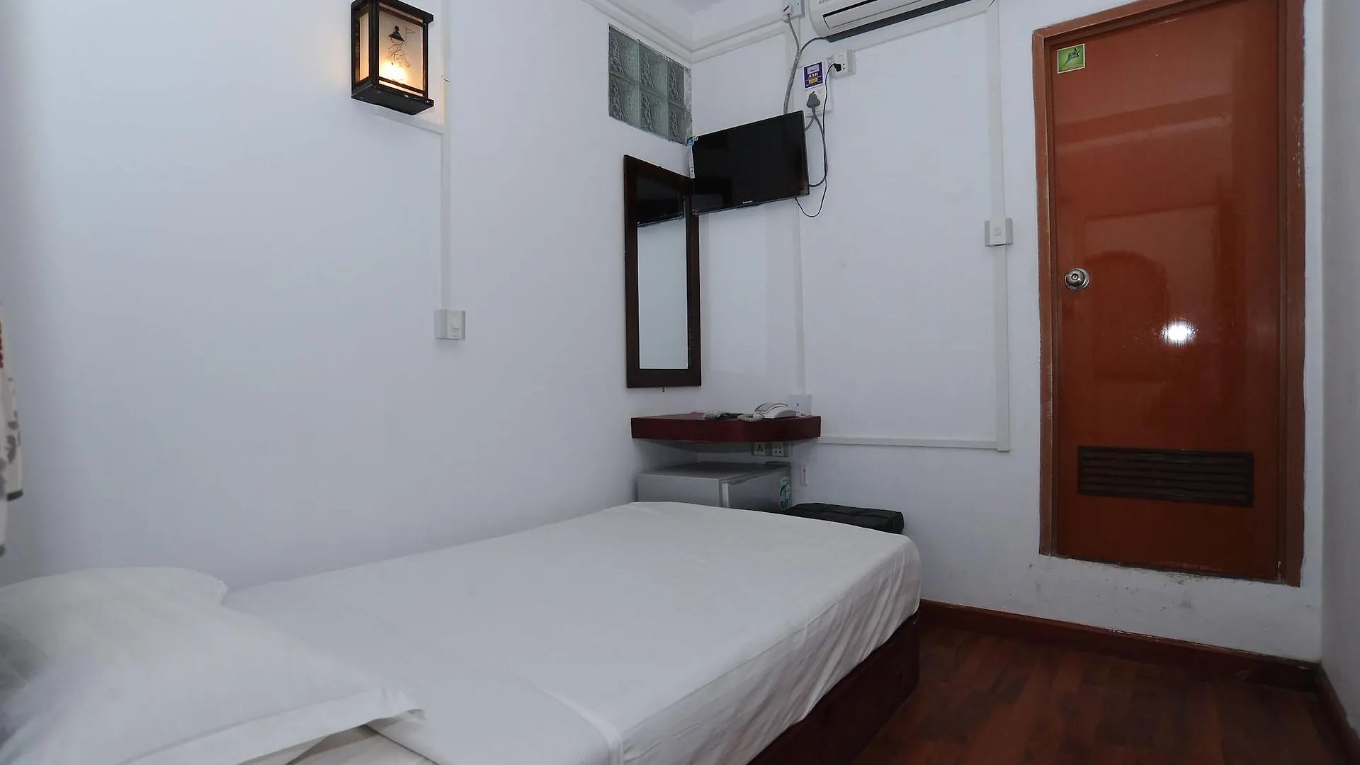 Agga Youth Hotel Rangún