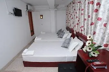 Agga Youth Hotel Rangún