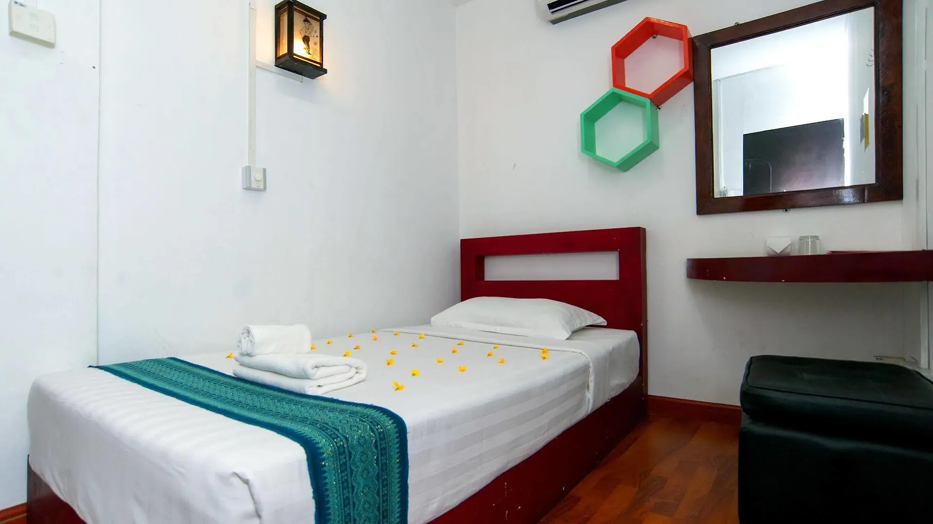 Agga Youth Hotel Yangon 0*,
